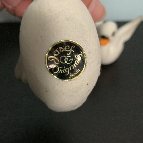 Pair of Flocked Swan Figurines - Picture 4 of 7